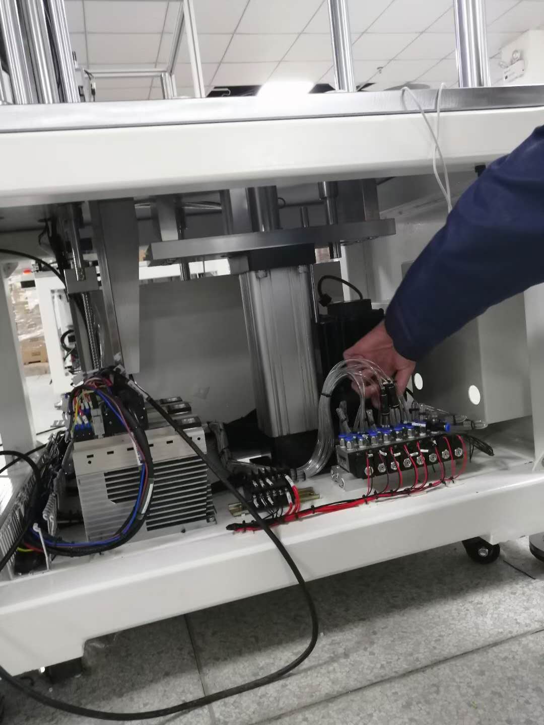高频振动台实验设备伺服电动缸图片
