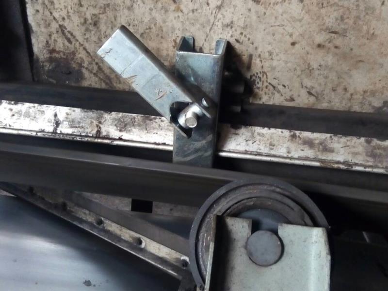 Q235材质夹持器 M16不锈钢螺栓 皮带机卡子角铝图片