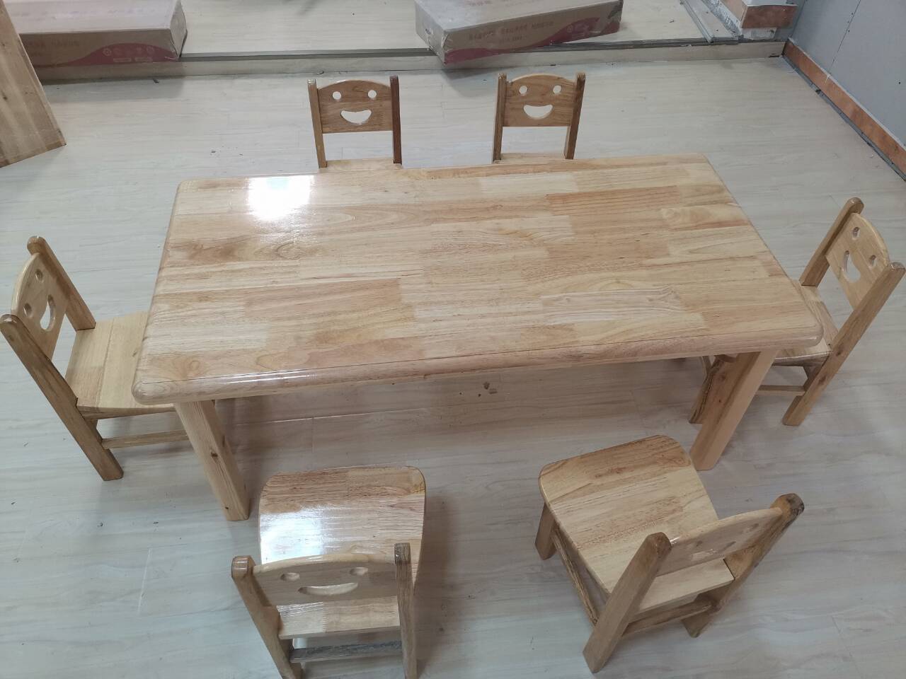 江西厂家供应儿童木质桌椅图片