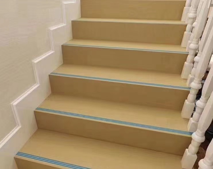 幼儿园楼梯踏步 加厚实用防滑L型楼梯垫PVC楼梯轻软整体踏步图片