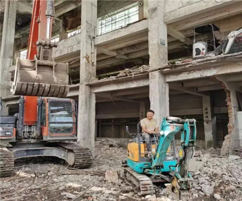 扬州厂房拆除设备回收化工厂拆除公司图片
