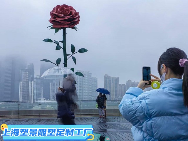 上海外滩景观不锈钢玫瑰花雕塑图片